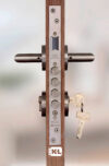 Kit Cerradura KL de Alta Seguridad 4 Bulones/Llave Multipunto/Manijas y Escudo Anti Taladro Macizo - Imagen 4